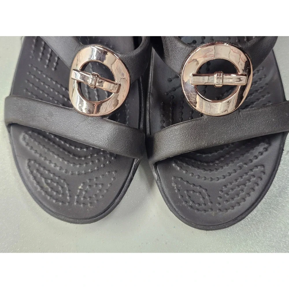 Crocs Sanrah Hammered Circle Wedge Sandals Black Rose Gold Womens 8 Flip Flops